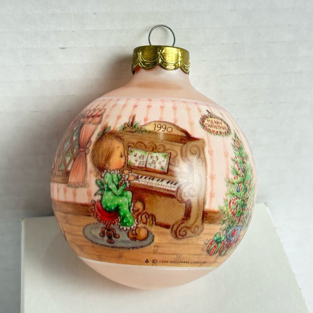 VTG 1990 Hallmark Keepsake Ornament Betsey Clark Home for Christmas